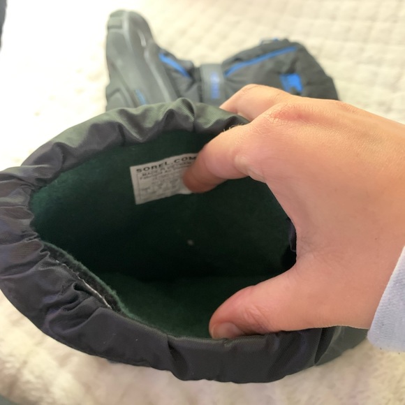 Youth Sorel Black Snow Boots Size 5 - Picture 9 of 11